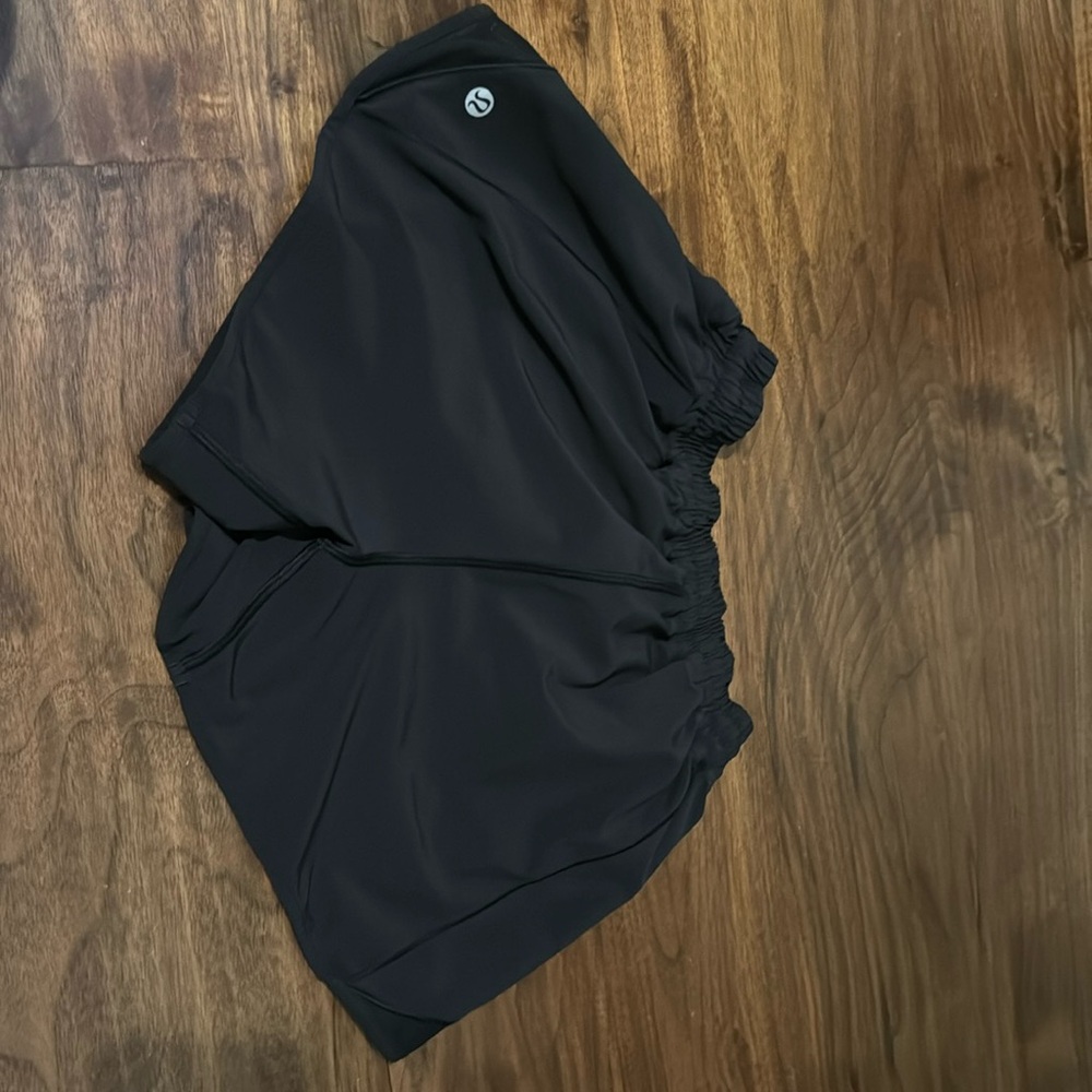 Black hotty hot short sz 4 lululemon